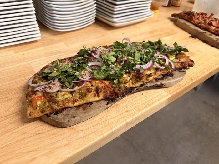 Pesto chicken flatbread